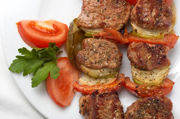 Grillad kebab med grönsaker — Stockfoto