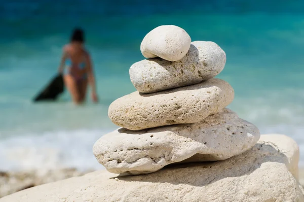 Stacked pebbles on the beach — Stock Photo, Image