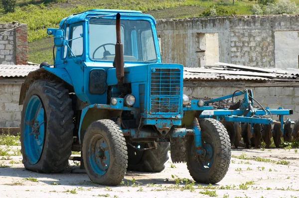 Viejo tractor agrícola fashoned — Foto de Stock