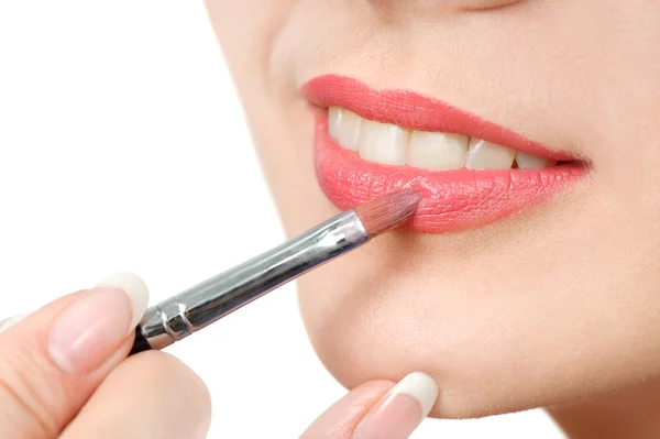 Toepassing van vloeibare glanzende lippenstift — Stockfoto