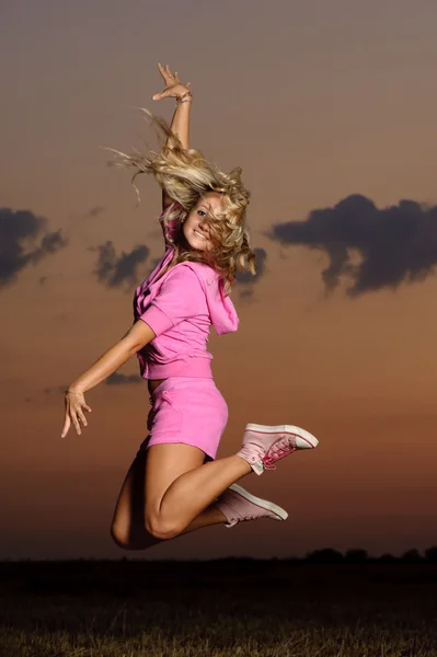 Girl outdoor jumping — Stock Photo, Image