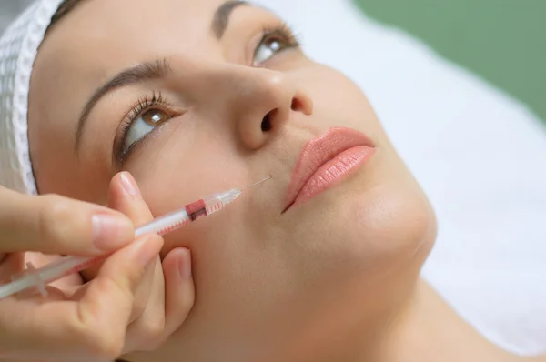 Kosmetické ošetření, botox injekce — Stock fotografie