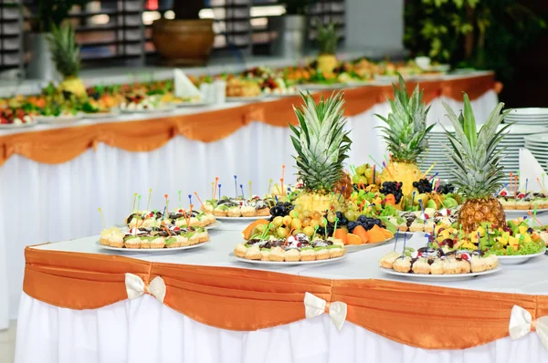 Banquet dessert table — Stock Photo, Image