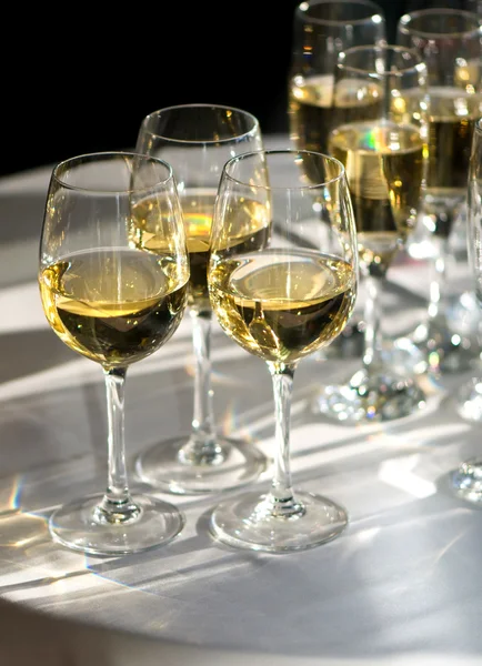 Copos de vinho branco — Fotografia de Stock