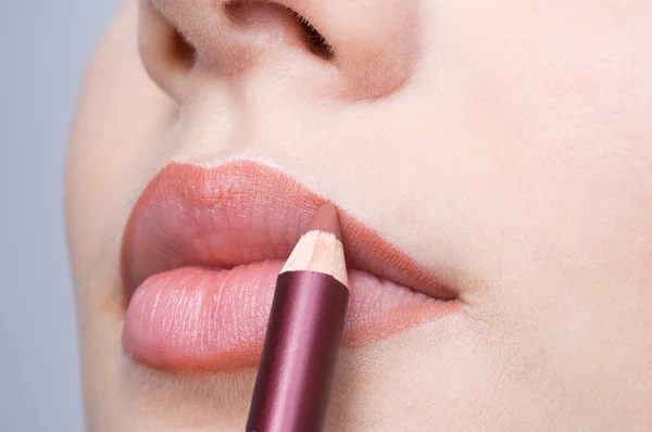 Inventando contorno de lábios — Fotografia de Stock