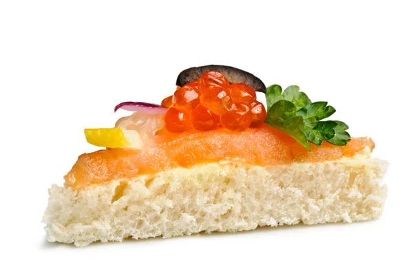 Canapé con caviar rojo —  Fotos de Stock