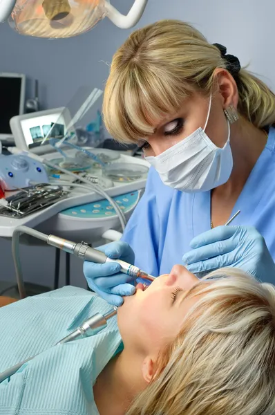 Headline: dentistry, tooth cavity stopping — Stock Photo, Image
