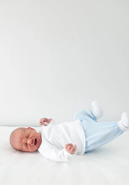 Novorozeně brečí — Stock fotografie