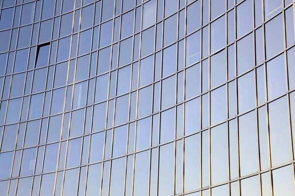 Gebogen glazen façade — Stockfoto