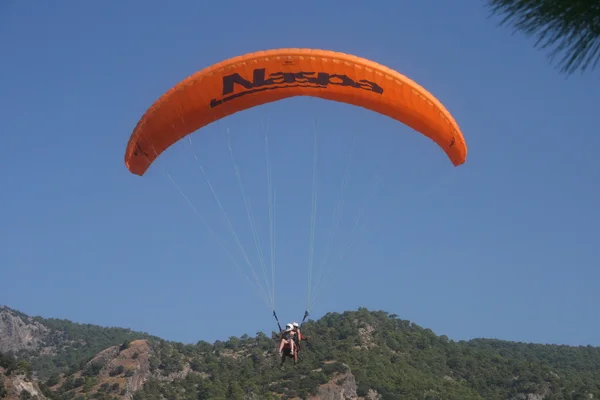 Gliding over Oludeniz — Stock Photo, Image