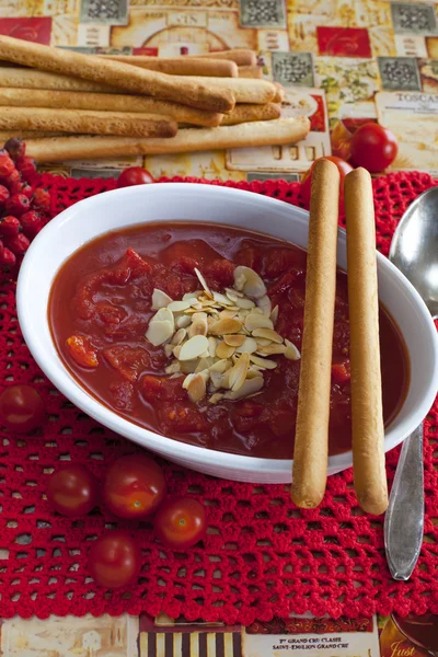 Sopa de tomates com amêndoas — Fotografia de Stock