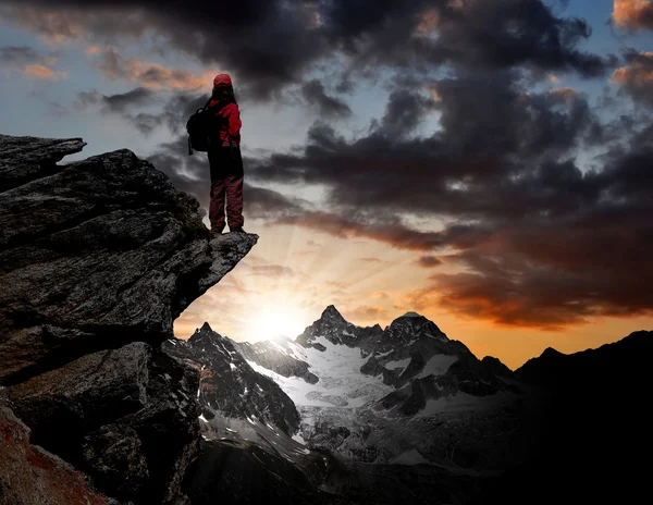 Girl looking at the beautiful Mount Ober Gabelhorn — Stock Photo, Image