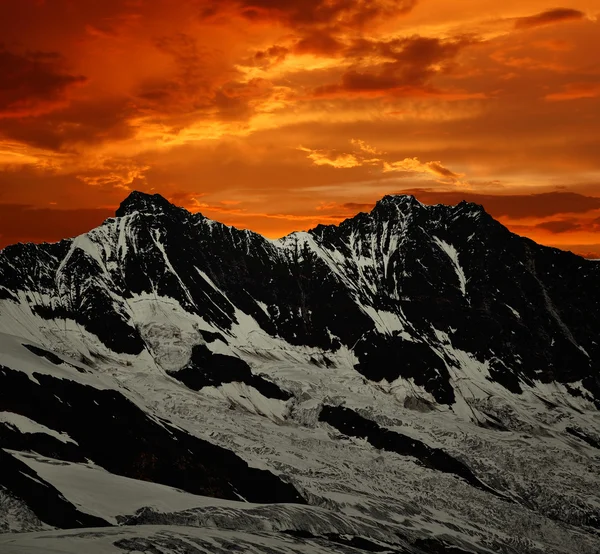Dom 和 taschhorn-瑞士的阿尔卑斯山 — 图库照片