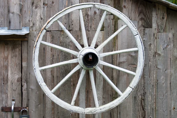Старое колесо — стоковое фото