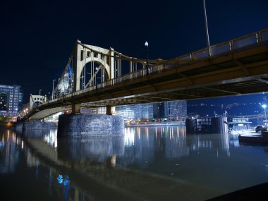 Pittsburgh köprü gece