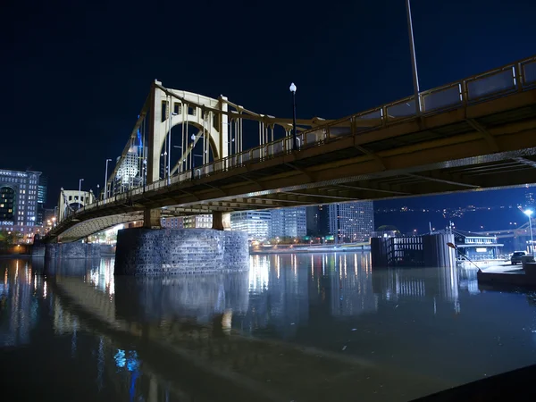 Ponte de Pittsburgh à noite — Fotografia de Stock
