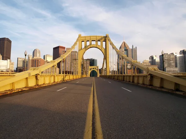 空のピッツバーグの橋 — ストック写真