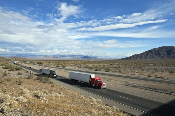 Estrada do deserto de Mojave — Fotografia de Stock