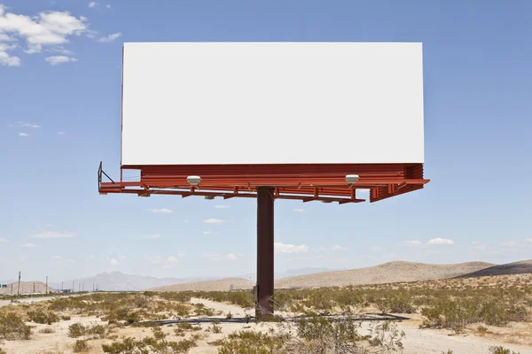 大空白沙漠广告牌 — 图库照片