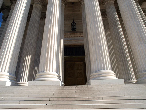 Верховний суд двері — стокове фото
