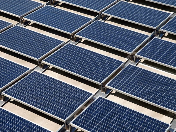 Fotovoltaik güneş panelleri — Stok fotoğraf