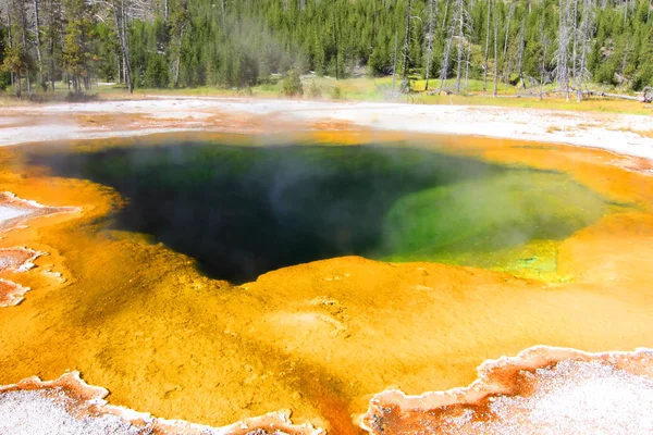Piscina di smeraldo a Yellowstone — Foto Stock