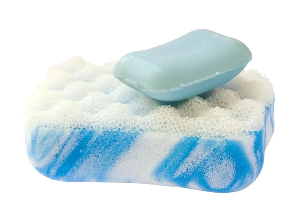 Esponja azul con un pedazo de jabón . — Foto de Stock