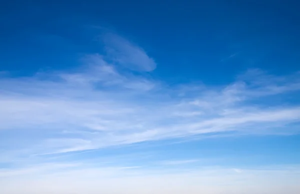 雲と青い空 . — ストック写真