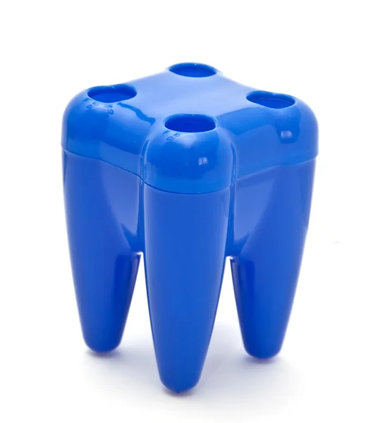 Синий стакан для зубных щеток — стоковое фото