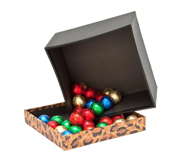 Caixa de presente com bolas de chocolate — Fotografia de Stock