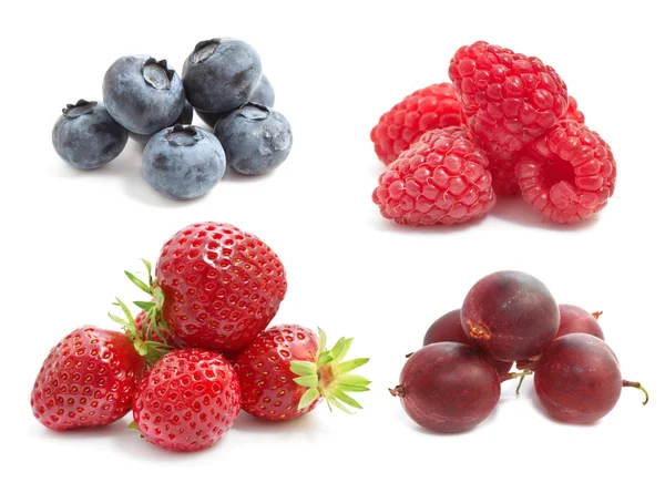 夏天在白色背景上的浆果： 草莓、 覆盆子、 gooseberri — 图库照片