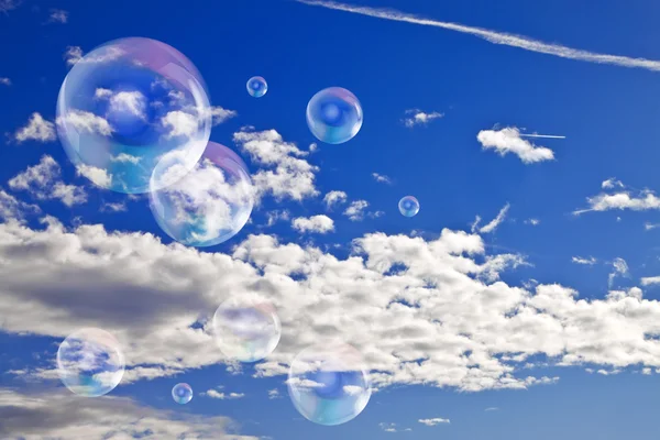 Мильні бульбашки в небі — стокове фото