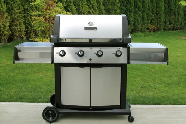 Barbecue grill als een outdoor apparaat Stockfoto