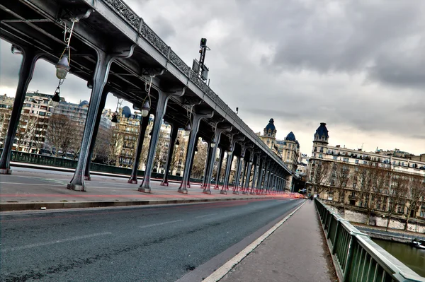 Pont de bir-hakeim in Parijs, Frankrijk — Stockfoto