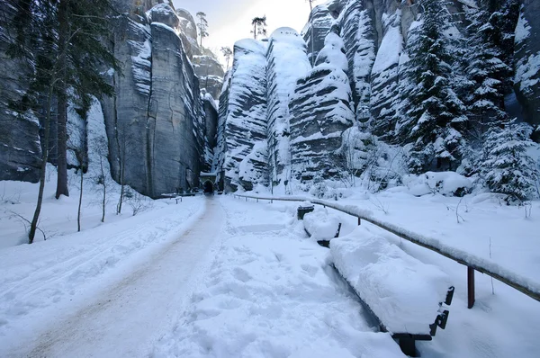Tsjechische rotsstad in de winter — Stockfoto