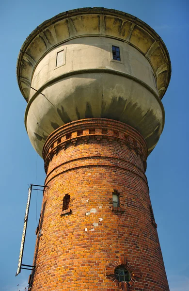 Oude watertoren met cisterne — Stockfoto