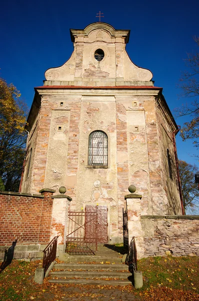 Facciata chiesa in pietra molto antica — Foto Stock