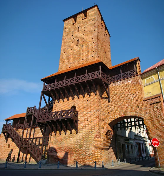 Old gate tower in city walls. It is a part of old fortification in Namyslow — Stock Photo, Image