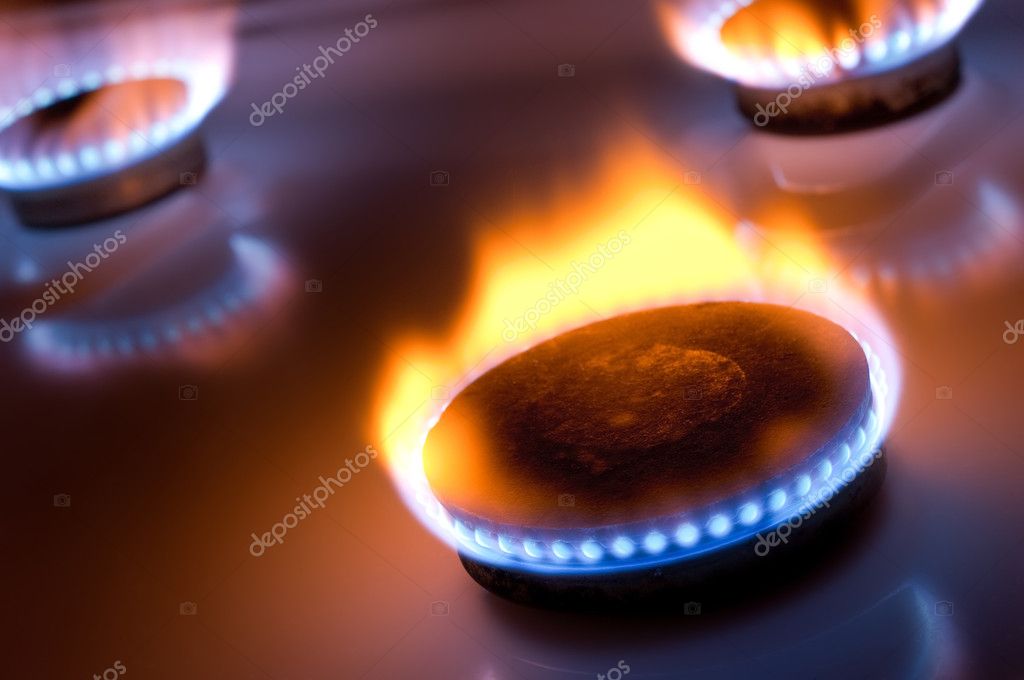 Gas brander met gele vlam in de keuken oven — Stockfoto © ccat82 7918911