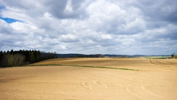 Vista agricola sul campo arato — Foto Stock