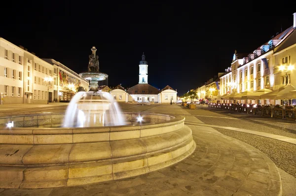 Białystok z fontanna nocą, Polska — Zdjęcie stockowe