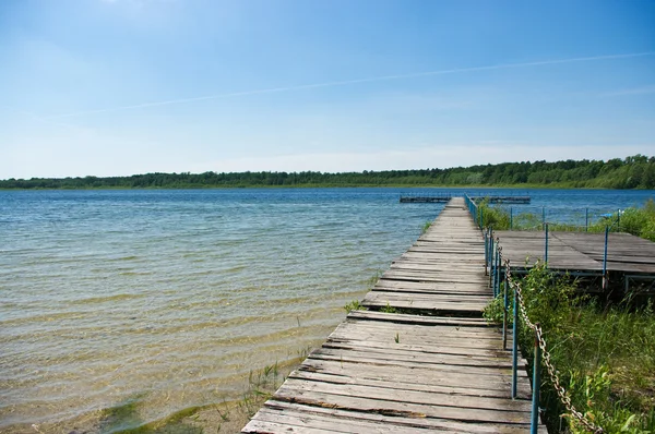 Einsame Seebrücke am See — Stockfoto