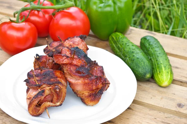 Grilovaná slanina roláda s drůbežími játry — Stock fotografie