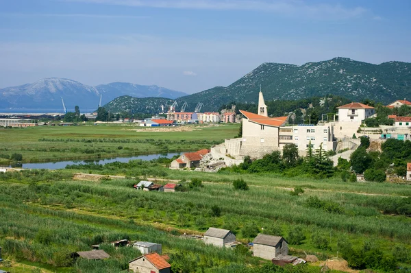 Industriområde i Neretva elvedelta i Kroatia – stockfoto