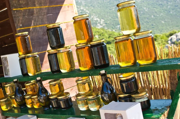 Homemade honey on the street market in Croatian mountains — Stock Photo, Image