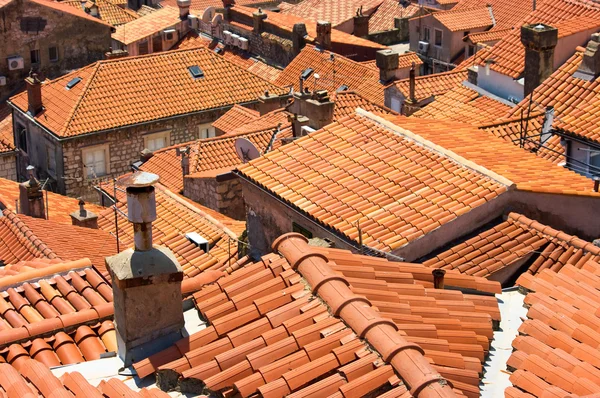 Techos de azulejos rojos en Dubrovnik, Croacia —  Fotos de Stock