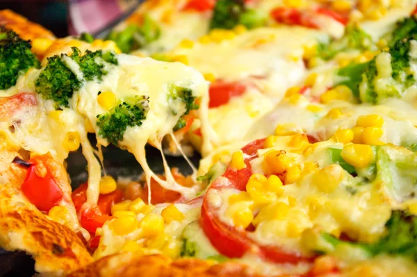 Pizza mit Mais — Stockfoto