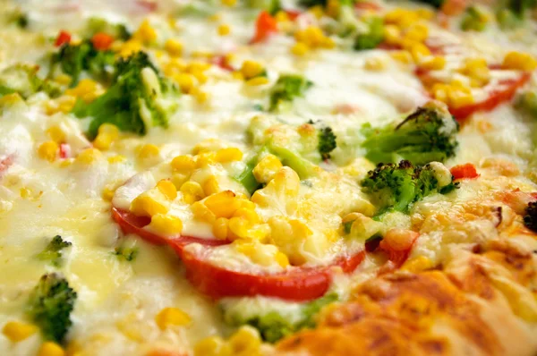 Pizza met maïs — Stockfoto