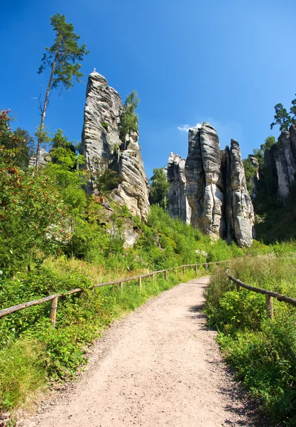 Fußweg im böhmischen Paradies, Prachovske skaly — Stockfoto