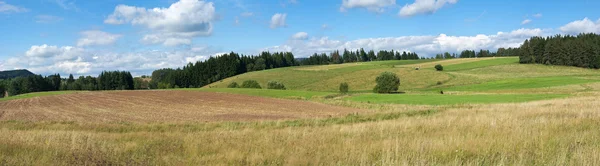 Panorama wsi w Karpackich wzgórz — Zdjęcie stockowe